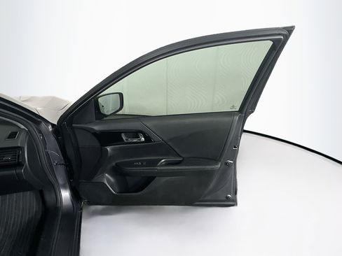 Used 2017 Honda Accord LX image 28