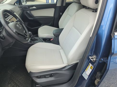 Used 2018 Volkswagen Tiguan SE w/ Panoramic Sunroof Package FWD image 12