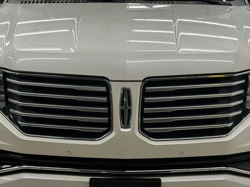 Used 2017 Lincoln Navigator Select AWD/4WD image 5
