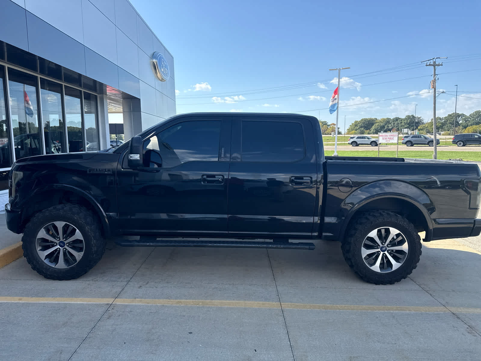 Used 2016 Ford F150 XLT w/ Equipment Group 302A Luxury AWD/4WD image 8