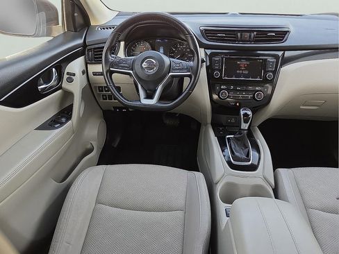 Used 2022 Nissan Rogue Sport SV w/ Technology Package image 9