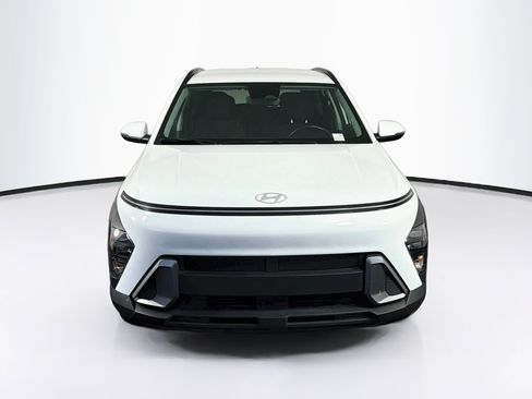 Used 2025 Hyundai Kona SEL FWD image 2