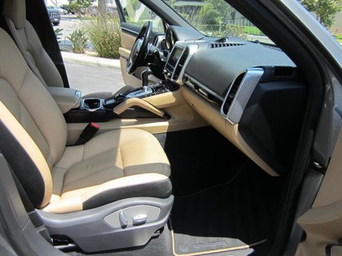 Used 2014 Porsche Cayenne Platinum Edition image 20