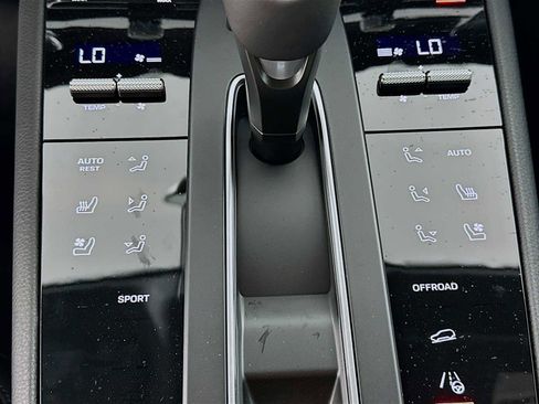 New 2026 Porsche Macan AWD/4WD image 21