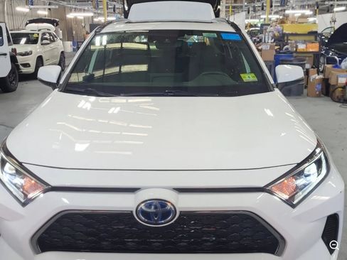 Used 2021 Toyota RAV4 SE w/ Weather & Moonroof Package AWD/4WD image 6