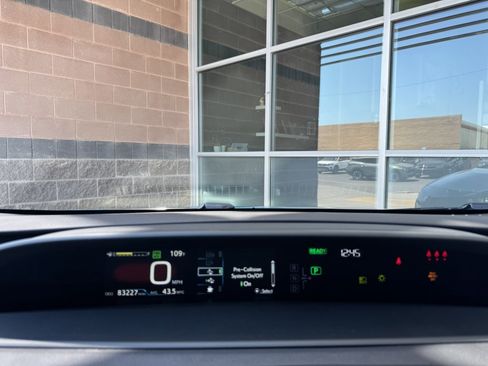 Used 2020 Toyota Prius Prime XLE image 19