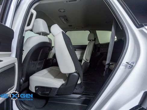 Used 2022 Kia Telluride EX w/ EX Premium Package image 28