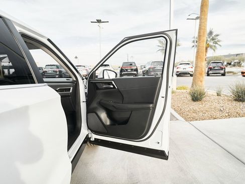 Used 2024 Mitsubishi Outlander SE image 13