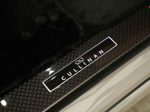 New 2026 Rolls-Royce Cullinan Black Badge image 39