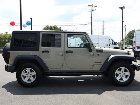 Used 2017 Jeep Wrangler Unlimited Sport w/ Quick Order Package 24S AWD/4WD image 4
