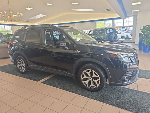 Used 2022 Subaru Forester Premium AWD/4WD image 9