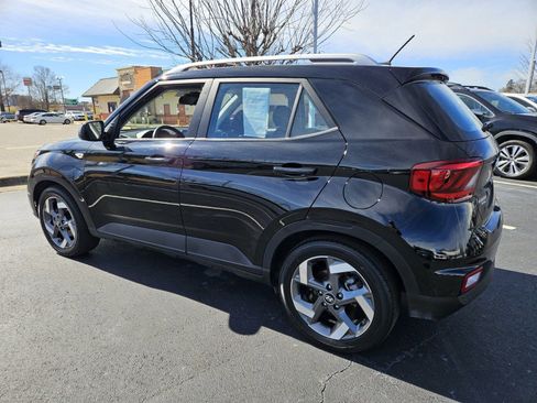 Used 2025 Hyundai Venue SEL image 5