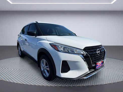 Used 2025 Nissan Kicks Play S FWD image 9