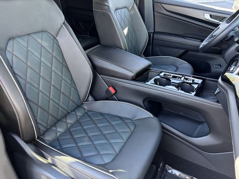 Certified 2025 Volkswagen Atlas Cross Sport SEL Premium R-Line image 8