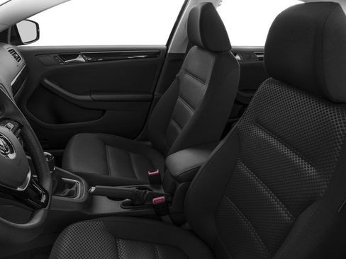 Used 2017 Volkswagen Jetta SE image 9