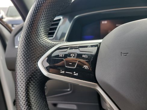 Used 2022 Volkswagen Tiguan SE R-Line image 30