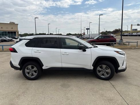 Used 2024 Toyota RAV4 LE AWD/4WD image 17