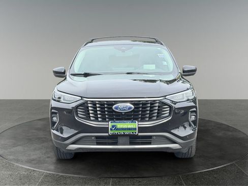 Used 2023 Ford Escape Platinum w/ Premium Technology Package AWD/4WD image 2