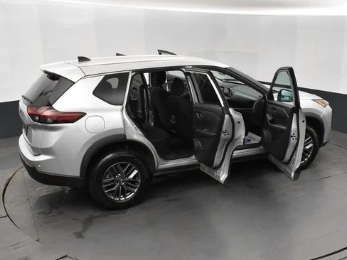 Used 2024 Nissan Rogue S FWD image 6