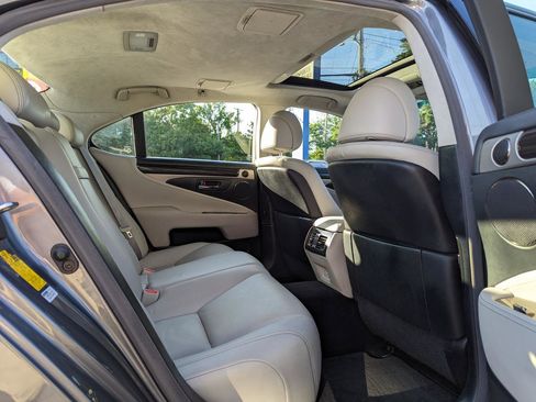 Used 2013 Lexus LS 460 AWD w/ Comfort Pkg image 41