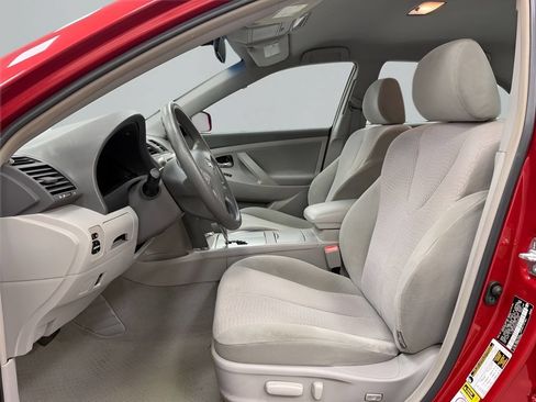 Used 2010 Toyota Camry LE FWD image 9