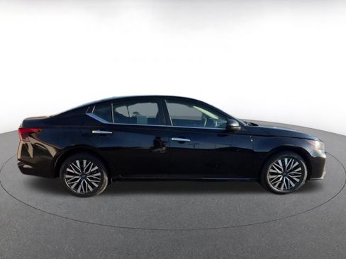 Used 2025 Nissan Altima 2.5 SV FWD image 15