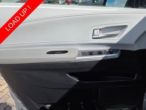 Used 2025 Toyota Sienna XLE FWD image 29