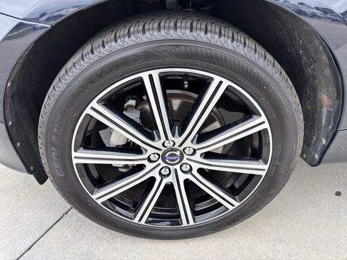 Used 2016 Volvo XC60 T5 Premier w/ Proximity Package image 11