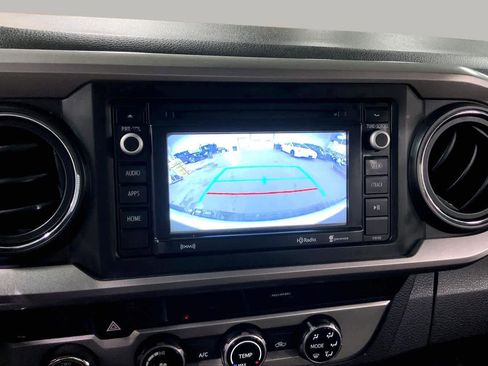 Used 2018 Toyota Tacoma SR5 AWD/4WD image 27