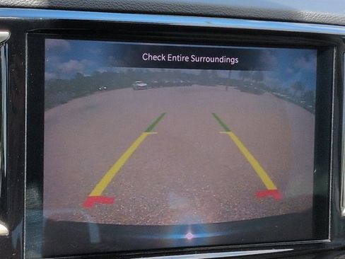 Used 2021 Chrysler Pacifica Touring-L FWD image 21