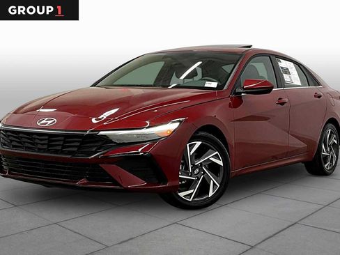 Used 2025 Hyundai Elantra SEL FWD image 1