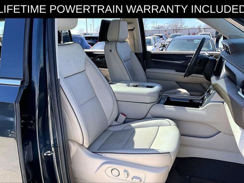 Used 2021 GMC Yukon XL Denali w/ Denali Premium Package image 10