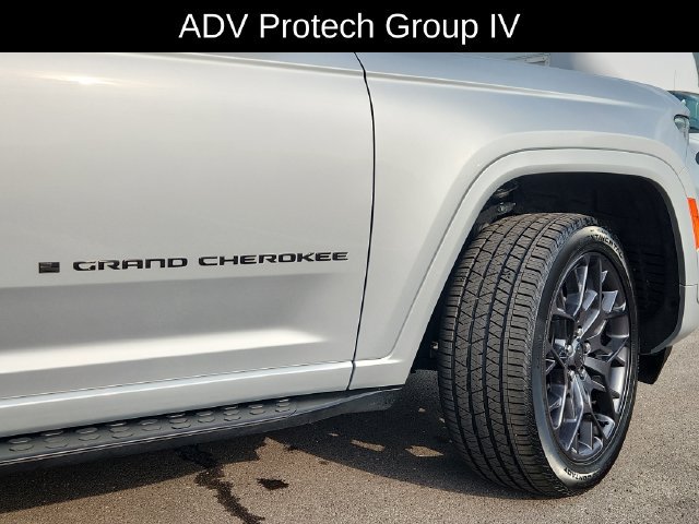 Used 2025 Jeep Grand Cherokee Summit AWD/4WD image 19