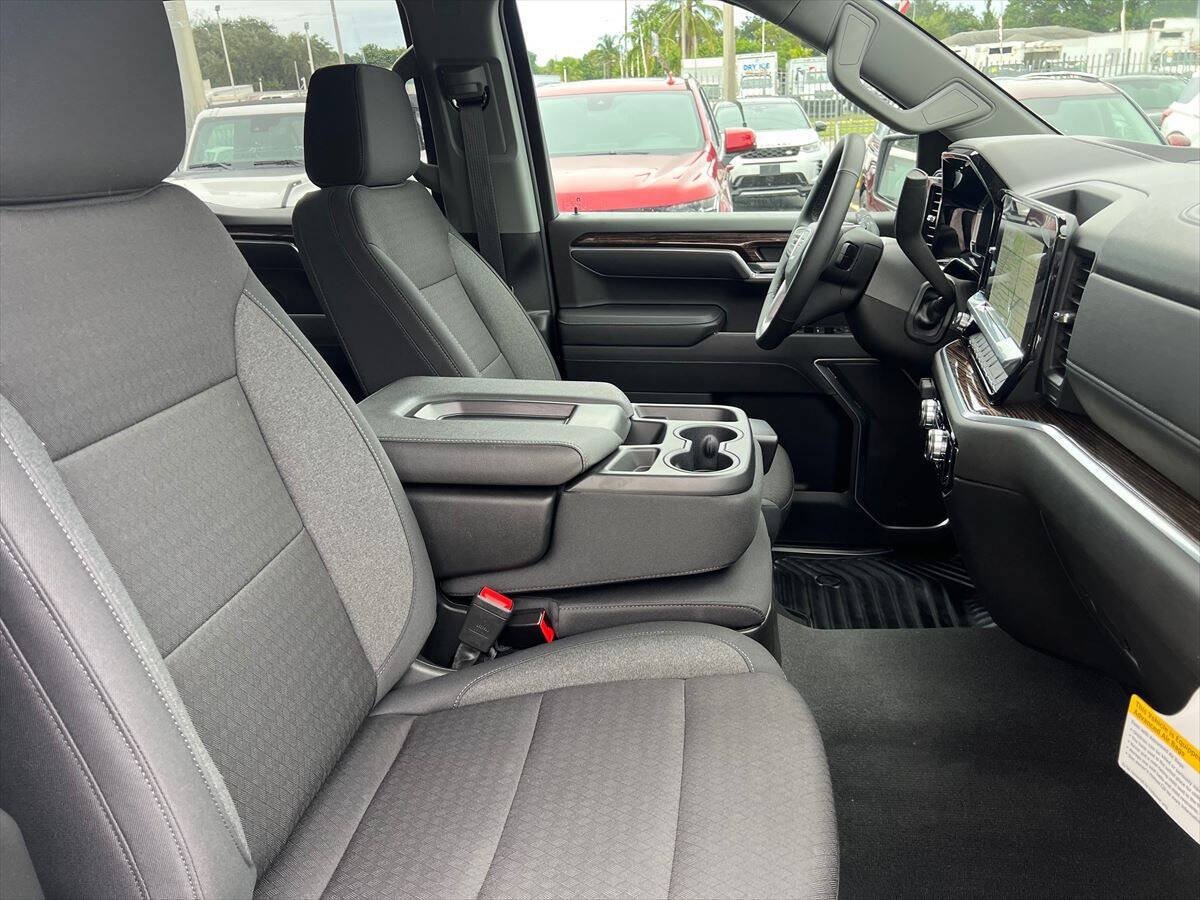 Used 2026 GMC Sierra 1500 SLE w/ Preferred Package AWD/4WD image 8