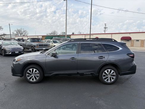 Used 2022 Subaru Outback Premium image 5