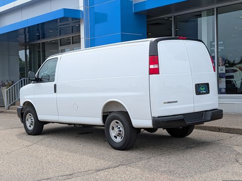Certified 2025 Chevrolet Express 2500 w/ Driver Convenience Package RWD image 4