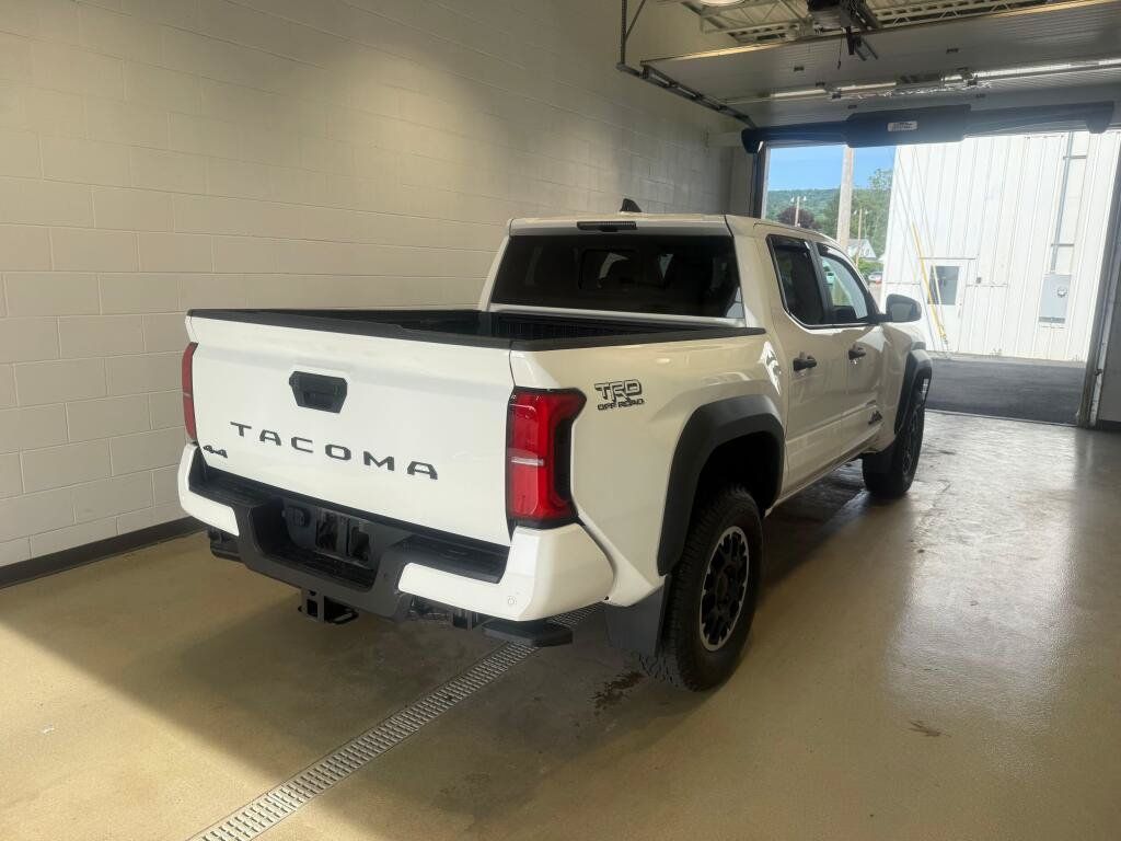 Used 2024 Toyota Tacoma TRD Off-Road w/ TRD Off Road Upgrade Package AWD/4WD image 5