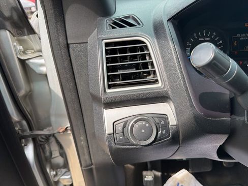 Used 2017 Ford Explorer XLT AWD/4WD image 17