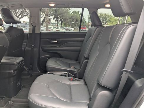 Used 2024 Toyota Grand Highlander AWD image 15