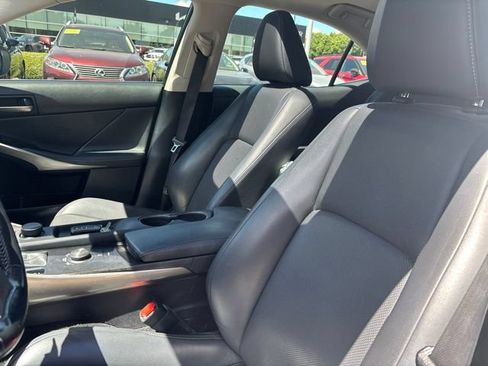 Used 2017 Lexus IS 200t RWD image 10