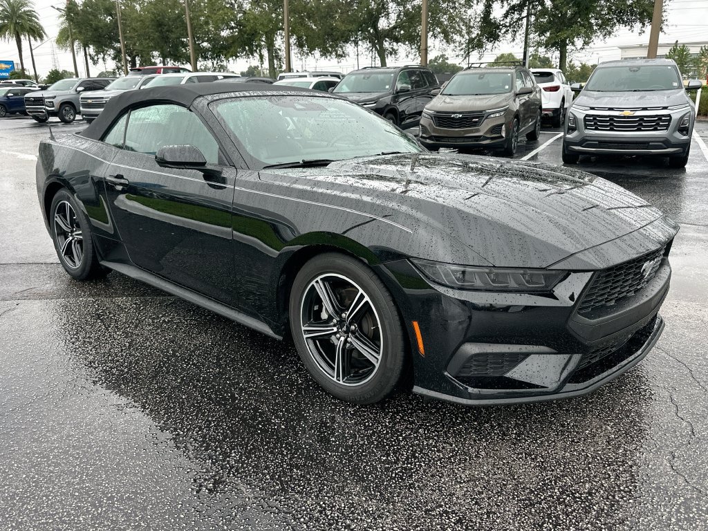 Used 2025 Ford Mustang Premium RWD image 3