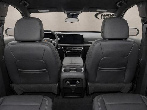 Used 2025 Chevrolet Traverse LT FWD image 14