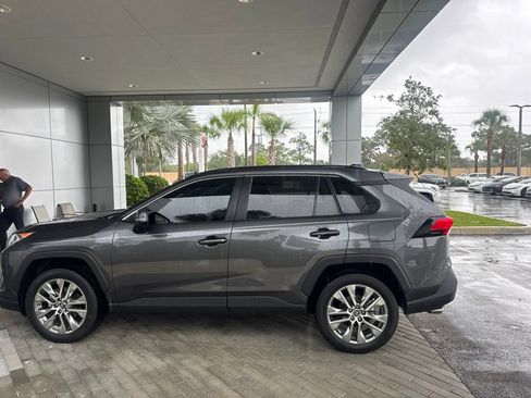 Used 2021 Toyota RAV4 XLE Premium FWD image 4