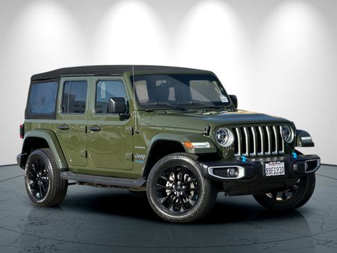 Used 2022 Jeep Wrangler Unlimited Sahara w/ Cold Weather Group image 2