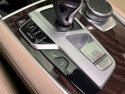 Used 2022 BMW 740i image 48