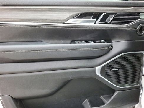 Used 2023 Jeep Wagoneer Series III w/ Preferred Equipment Group image 16