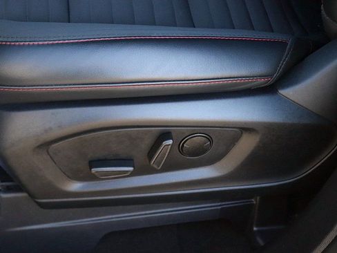 Used 2025 Ford Explorer ST-Line w/ ST-Line Street Pack image 19