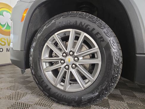 Used 2023 Chevrolet Traverse LT image 35