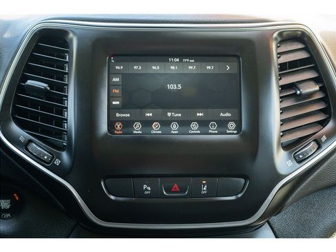 Used 2021 Jeep Cherokee Latitude Lux w/ Mopar Interior Package AWD/4WD image 10