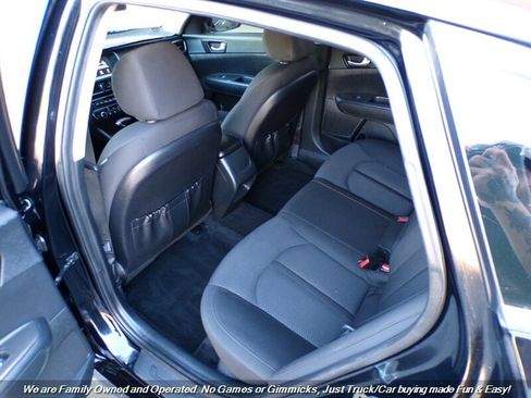 Used 2018 Kia Optima LX w/ 17" Alloy Wheels Package FWD image 18
